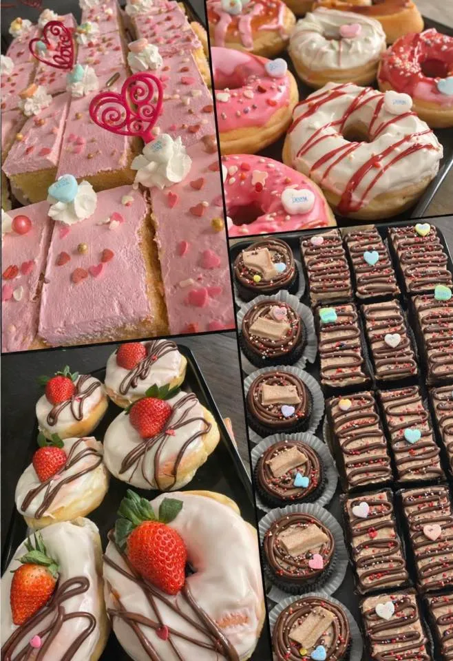 Surtido de donas y bizcochos caseros